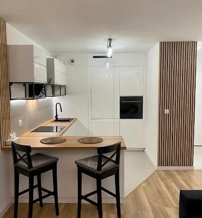 Apartment Angel *